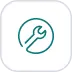 Un sencillo contorno verde de una llave inglesa dentro de un círculo, centrado sobre un fondo blanco. Este icono suele representar herramientas, ajustes u opciones de mantenimiento.