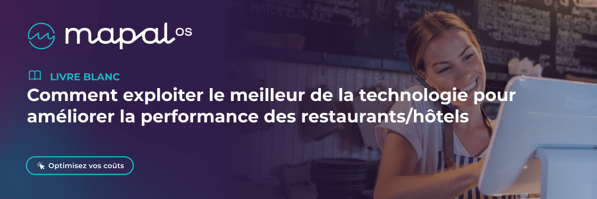 Une femme souriante utilise un écran tactile dans un restaurant. Le texte fait la promotion d'un livre blanc sur l'amélioration des performances des restaurants et des hôtels grâce à la technologie, publié par Mapal OS. Un bouton indique : « Optimisez vos coûts ».