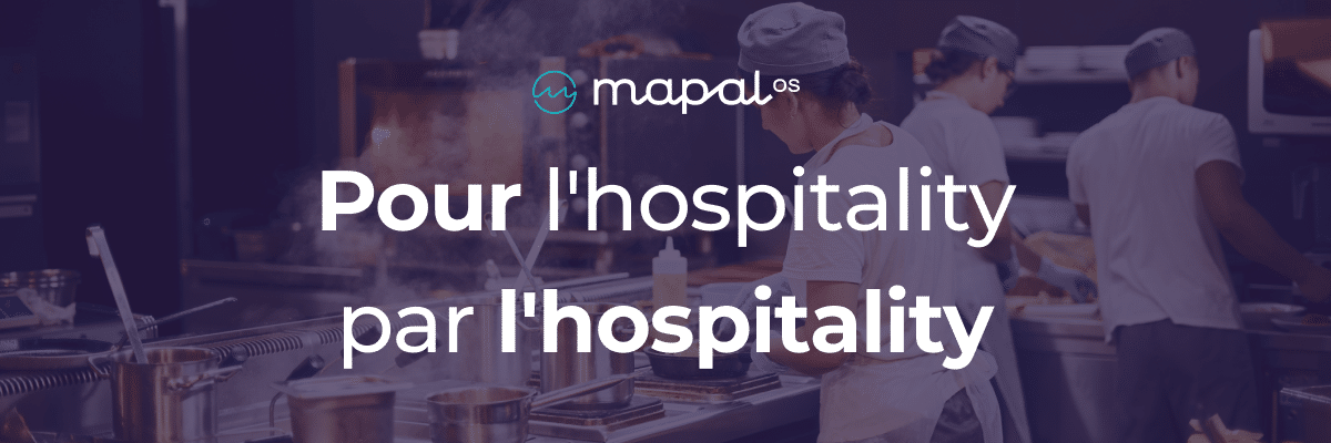 Des personnes travaillant dans une cuisine professionnelle, avec les mots « Pour l'hospitalité par l'hospitalité » et le logo Mapal superposés en gros caractères.