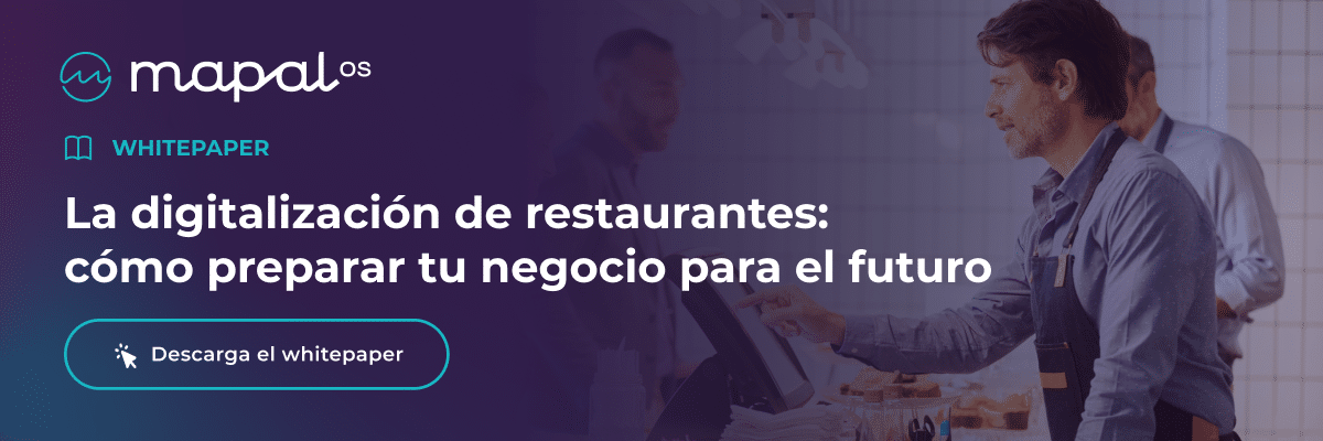Cartel promocional de un informe técnico sobre la digitalización de restaurantes. Dos personas en una barra, una de ellas utilizando una pantalla táctil. El texto en español anima a descargar el informe técnico para preparar a las empresas de cara al futuro. Logotipo de Mapal OS en la esquina superior izquierda.